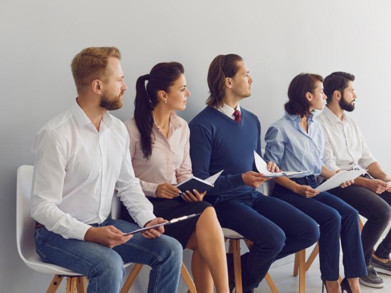 Como encontrar e contratar o profissional ideal para sua empresa